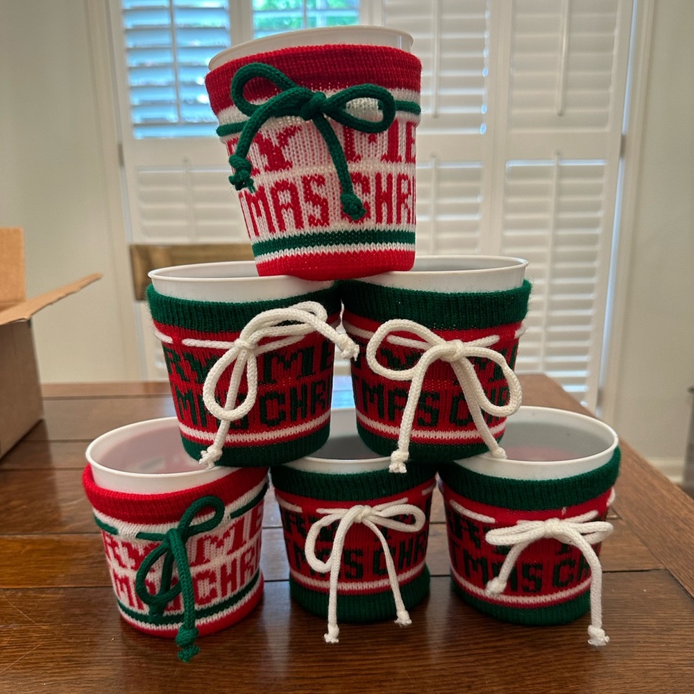 6 Merry Christmas Cups with Crocheted Covers
